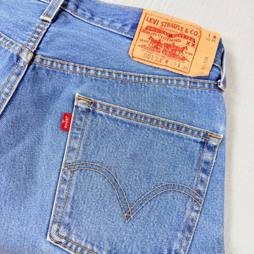 VTG Levis 501xx Mens Jeans 32x33 Light Wash Button Fly Made in USA Tag 34x36